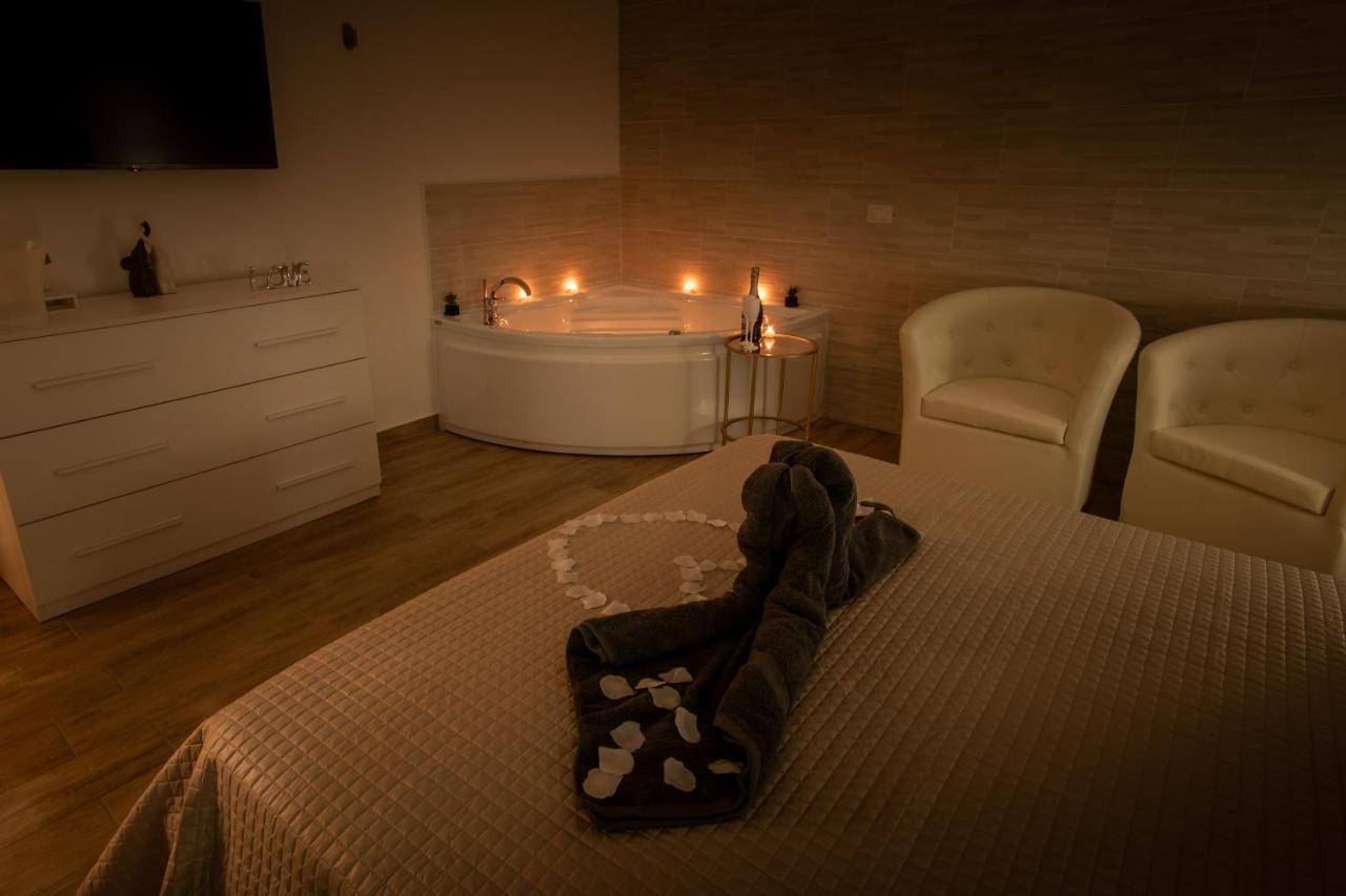 Ilioneo Apartments Наполи Екстериор снимка