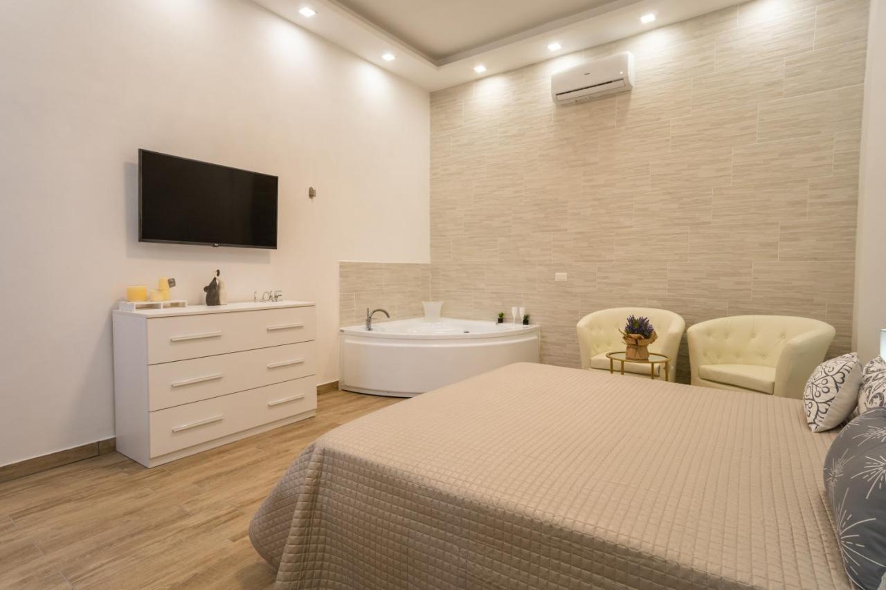 Ilioneo Apartments Наполи Екстериор снимка