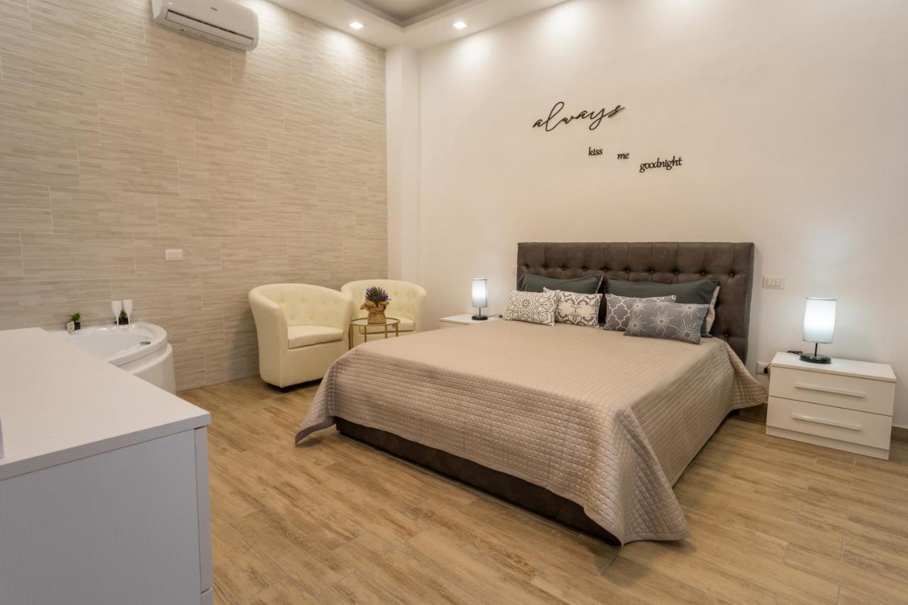 Ilioneo Apartments Наполи Екстериор снимка
