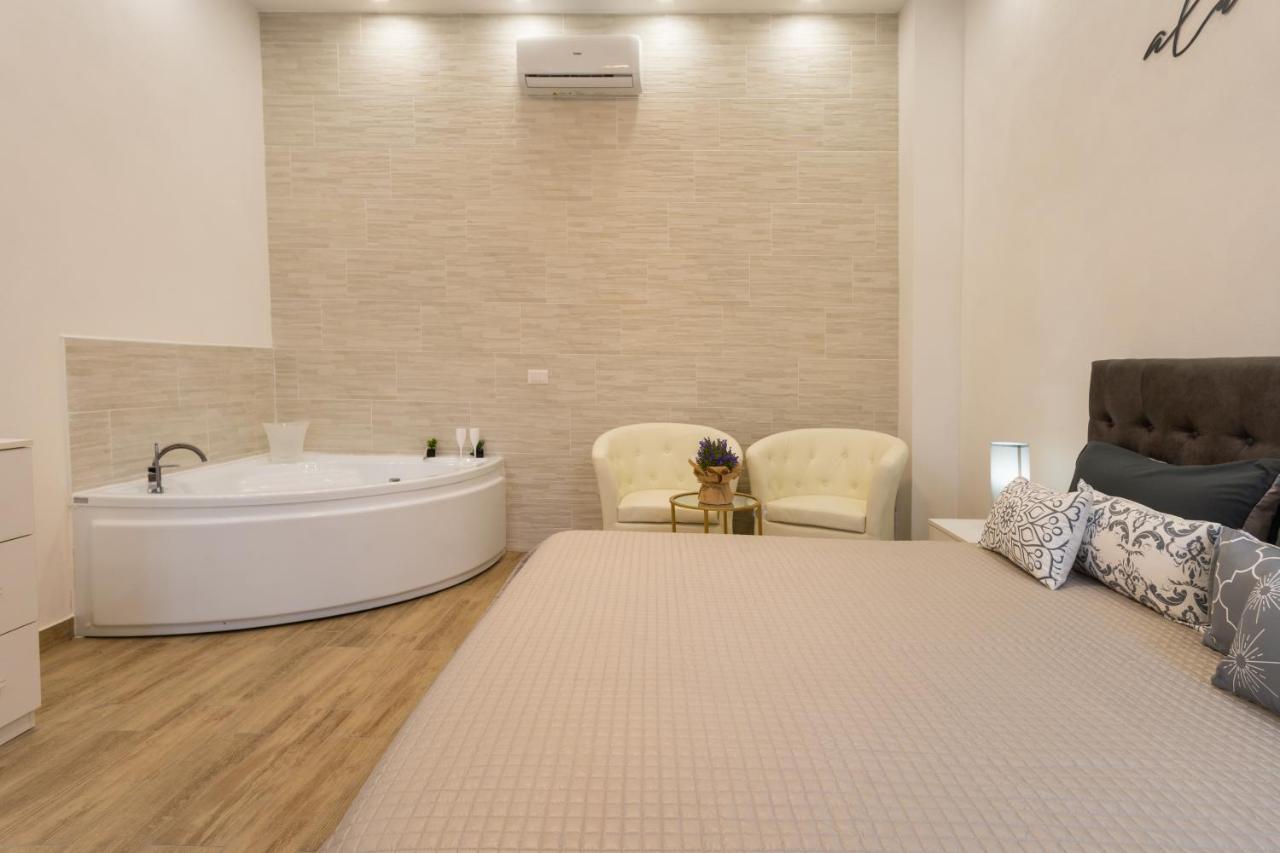 Ilioneo Apartments Наполи Екстериор снимка